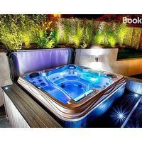 Little Fox Lodge Hideaway Glencoe - 5 Star with Hot Tub overlooking Loch Linnhe