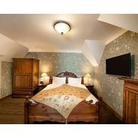 Rhododendron Suite -with Views Of The Rhododendron Trees On The Hillside