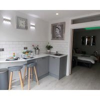 Eden Suite Sasco Apartments