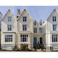 Square Tree House Hotel