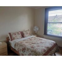 London Luxury Spacious 2 Bedroom Apartment 4 mins from Ilford Stn. FREE parking