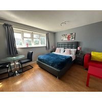 New Cross Mews 4 Bedroom 2 Bathrooms Fast Wifi Parking Sleeps up to 12