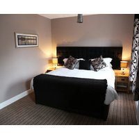 The Three Horseshoes Hotel