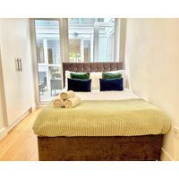 Bright spacious 3-bedroom Emirates apartment with terrace