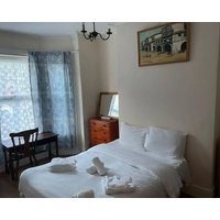 3-bed Airport House In Prime Location For Flight