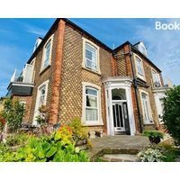 Fishtail House - Stylish Apartments minutes from the sea