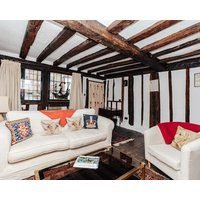 Tudor Cottage - An Enchanting Unique Stay