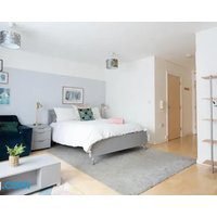 Modern Spacious studio close to station