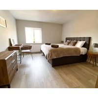 Wonderful Townhouse With Bbq Backyard