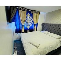 OYO Unique Private Rooms - Bolton Central Free Parking