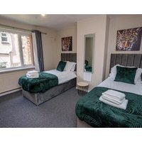 4 Bedroom House  walking Distance To City Centre