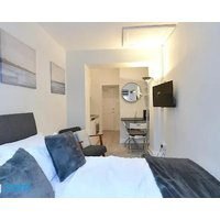 London Studios Very Close to Central Line Underground Shepherds Bush and Westfield Newly Refurbished
