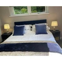 Immaculate 1-Bed Studio with outside patio