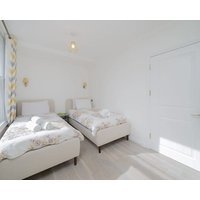 Bright Modern And Spacious Apartment