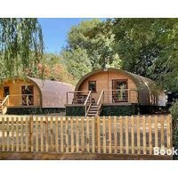 Cosy and eco-friendly cabins next to 16th century pub