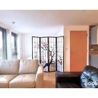 Picturesque - 1 Bedroom Central Top Floor Apartment