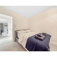 Trendy 2 Bedroom And 2 Bathroom Apartment Minutes From Beach