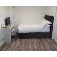 It A One Bedroom Studio Apartment With A Free Parking And Close To Train Station