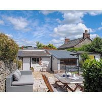 Bumblebee Cottage With A Garden In Salcombe Ref 995285