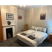 Luton Town House Near AIRPORT