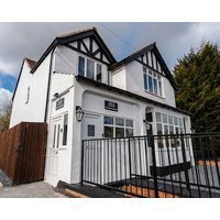 Casa Lobo's Beautiful Suites Apartment 1 free offroad parking