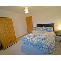 Double Room l Large TV l Great Transport Links