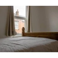 Modern 4 Bed En-Suite House In Leeds - Free Parking