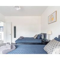 Beautiful 3 Bedroom House Near West Bromwich -Contractors Family Nhs