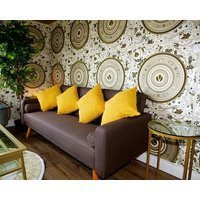 Stunningly Opulent Gold Apartment Near Sheffield Full Sky Tv