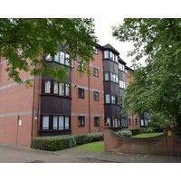 Spacious flat with free parking in Croydon