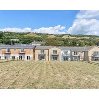 Beautiful 3 Bed Apartment - Large Outside Terrace & Parking - The Perfect Choice For Families Small Groups & Contractors - Close To Ventnor Beach