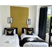 Large five bedroom home with parking sleeps 13!