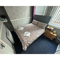 Runway Guest House - Adult Only