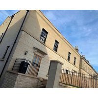 New: Fantastic 3 Bed House With Parking