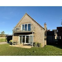 Echo Beach - A Cottage That Sleeps 10 Guests In 4 Bedrooms