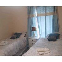 Cozy Family-sized Home Close To Shops Forest Views Stunning Location Free Wifi