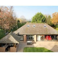 A Warm Welcoming Cosy Bungalow 10 Mins To Windsor