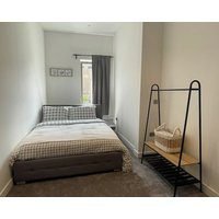 Modern 2 Bedroom In Sutton Family Size Rooms With Modern Amentites  Free Wifi