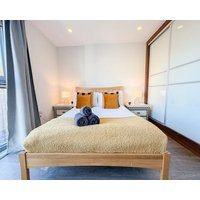 Modern 3 Bed Flat W/private Terrace In Shoreditch