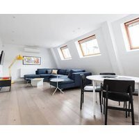 Leicester Square Oasis - Netflix Lift & Ac