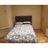 London Luxury 3 bedroom flat free parking garden sleeps x10 Close to Tube