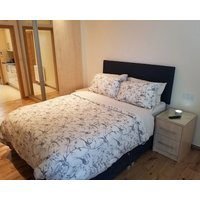 London Luxury 4 Bedroom With 4 On Suite Bathrooms And Free Parking Close To Tube