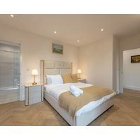 Superb 2BD apartment in China Town