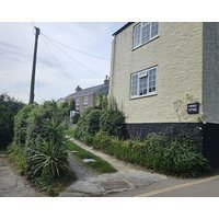 Corner Cottage - A Cottage That Sleeps 5 Guests In 2 Bedrooms