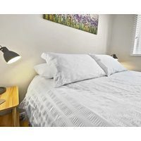 Whitsun 1.5 - An Apartment That Sleeps 4 Guests In 2 Bedrooms