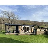 1 Bed Converted Railway Wagon Near Crickhowell