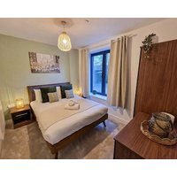 Free Parking: Old Trafford Apartment