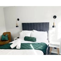 Stunning apartment in Beckton with Private Entrance