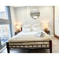 Contemporary Shoreditch Gem: 3-bedroom Flat