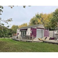 A Lee Wick Farm Accommodation That Sleeps 4 Guests In 1 Bedroom